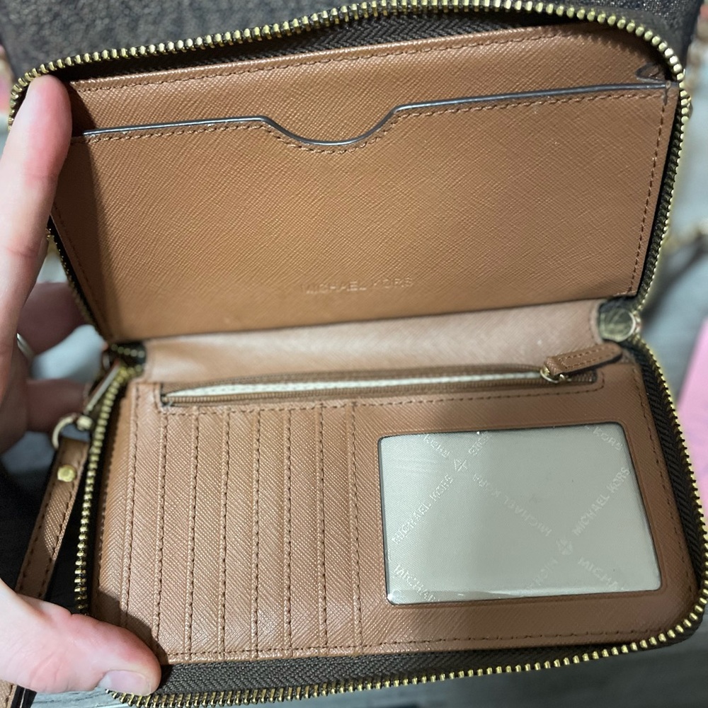 Practically New Michael Kors Matching Cross Body/… - image 3